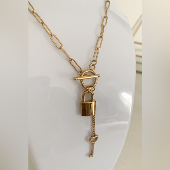 Stainless steel heart key toggle necklace - Picture 3 of 4